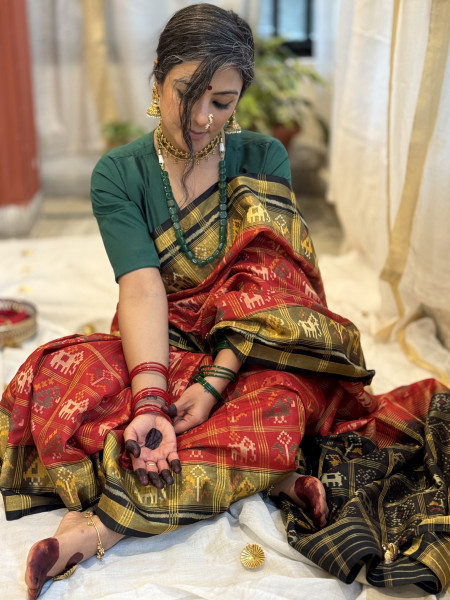 RED AND BLACK SINGLE IKKAT PATOLA  HAND WOVEN SILK SARI