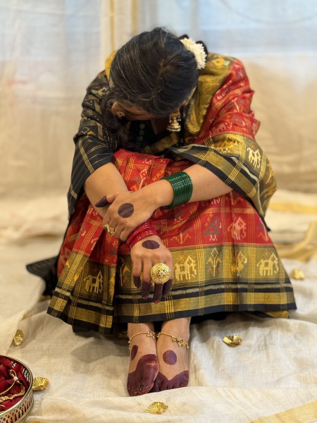 RED AND BLACK SINGLE IKKAT PATOLA  HAND WOVEN SILK SARI