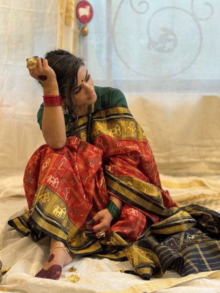 RED AND BLACK SINGLE IKKAT PATOLA  HAND WOVEN SILK SARI