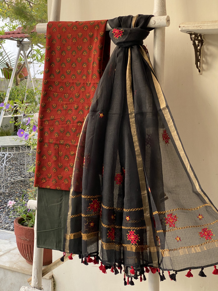 Image of MAROON &amp; BLACK PHULWARI HAND EMBROIDERED KOTA DUPATTA SET