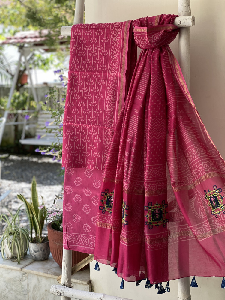 Image of MAGENTA CHANDERI COTTON BLOCK PRINT EMBROIDERED DUPATTA SET