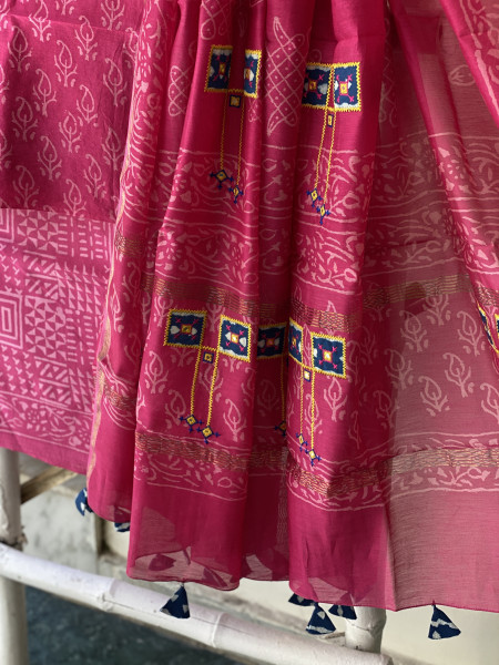 MAGENTA CHANDERI COTTON BLOCK PRINT EMBROIDERED DUPATTA SET