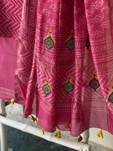 MAGENTA CHANDERI COTTON BLOCK PRINT EMBROIDERED DUPATTA SET