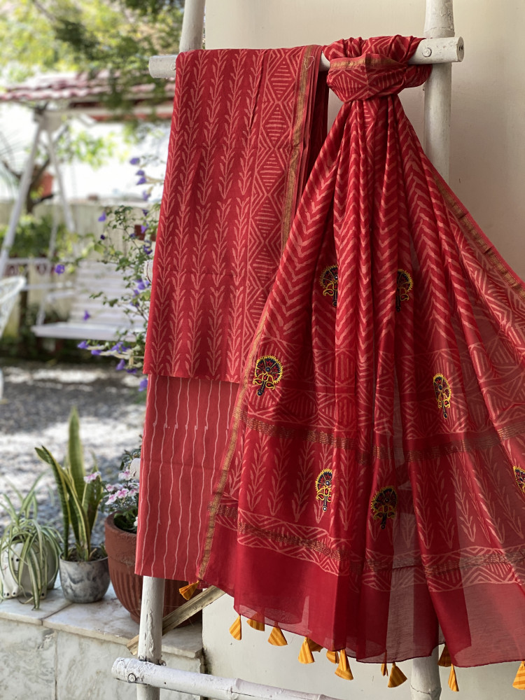 Image of RED CHANDERI COTTON BLOCK PRINT EMBROIDERED DUPATTA SET