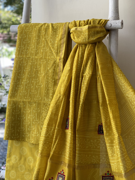 YELLOW CHANDERI COTTON BLOCK PRINT EMBROIDERED DUPATTA SET