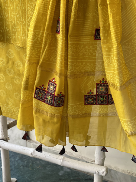 YELLOW CHANDERI COTTON BLOCK PRINT EMBROIDERED DUPATTA SET