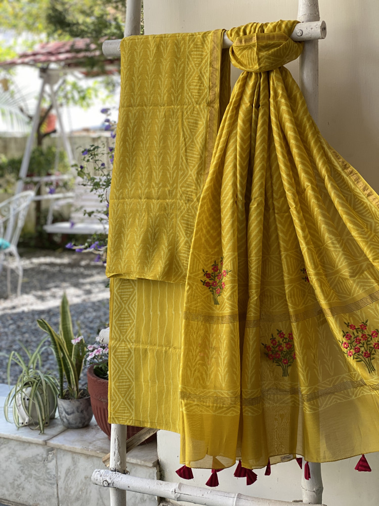Image of YELLOW CHANDERI COTTON BLOCK PRINT EMBROIDERED DUPATTA SET