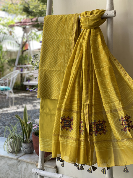YELLOW CHANDERI COTTON BLOCK PRINT EMBROIDERED DUPATTA SET