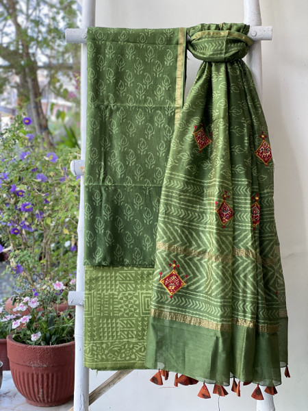 GREEN CHANDERI COTTON BLOCK PRINT EMBROIDERED DUPATTA SET