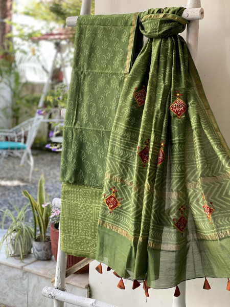 GREEN CHANDERI COTTON BLOCK PRINT EMBROIDERED DUPATTA SET