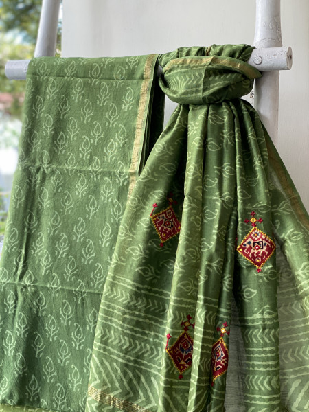 GREEN CHANDERI COTTON BLOCK PRINT EMBROIDERED DUPATTA SET