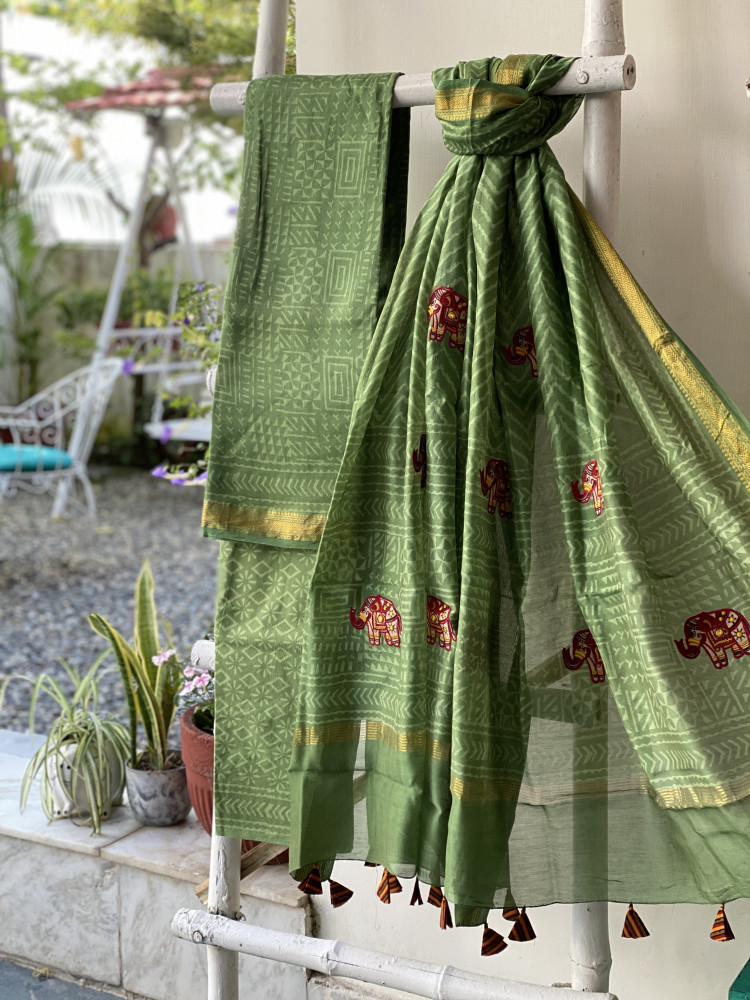 Image of GREEN CHANDERI COTTON BLOCK PRINT EMBROIDERED DUPATTA SET