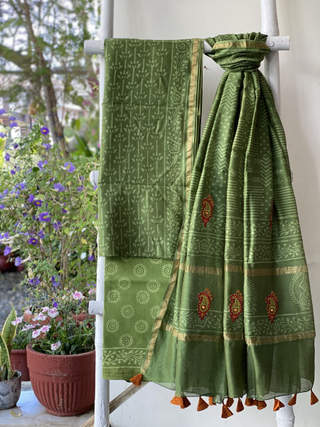 GREEN CHANDERI COTTON BLOCK PRINT EMBROIDERED DUPATTA SET