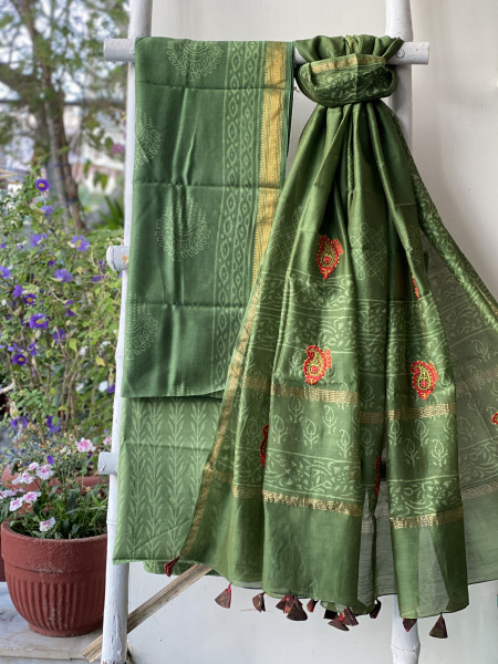 GREEN CHANDERI COTTON BLOCK PRINT EMBROIDERED DUPATTA SET