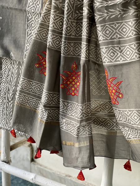 GREY CHANDERI COTTON BLOCK PRINT EMBROIDERED DUPATTA SET