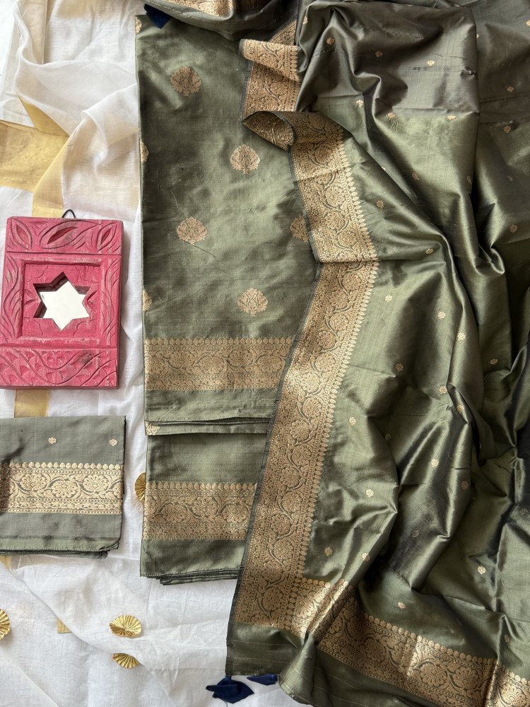Image of MOSS GREEN ZARI WOVEN BANARSI SILK SUIT SET