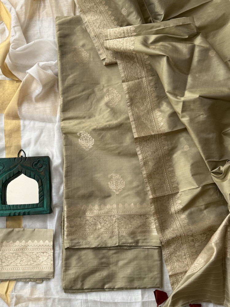 Image of PISTA GREEN ZARI WOVEN BANARSI SILK SUIT SET