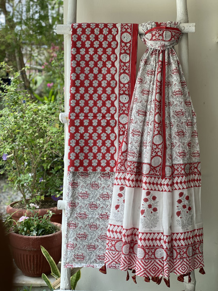 RED-OFF WHITE HAND BLOCK PRINT MUL COTTON DUPATTA SET