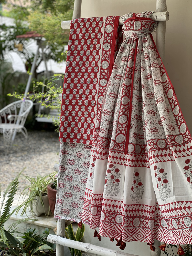 Image of RED-OFF WHITE HAND BLOCK PRINT MUL COTTON DUPATTA SET