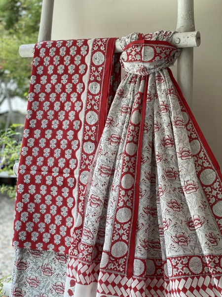 RED-OFF WHITE HAND BLOCK PRINT MUL COTTON DUPATTA SET
