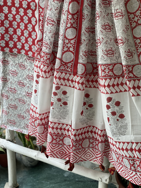 RED-OFF WHITE HAND BLOCK PRINT MUL COTTON DUPATTA SET