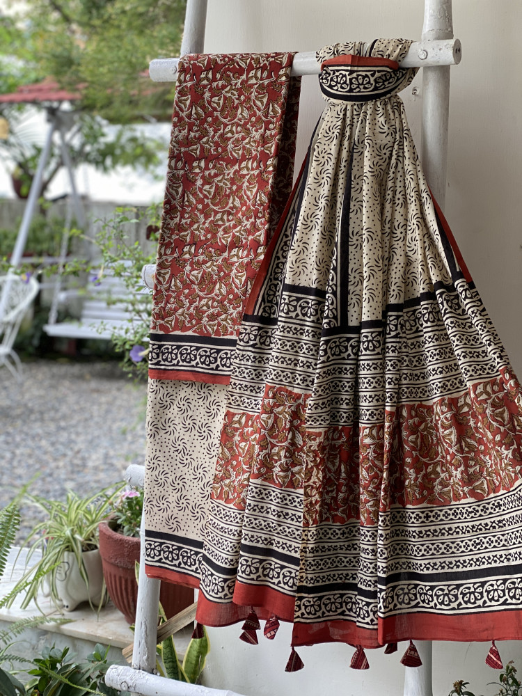 Image of MAROON-BEIGE HAND BLOCK PRINT MUL COTTON DUPATTA SET