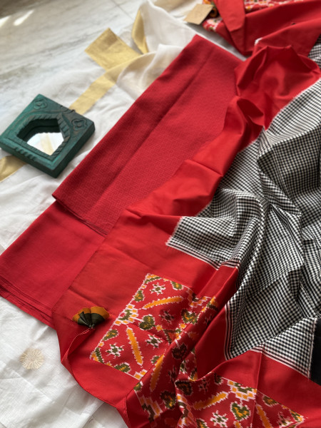 RED-BLACK & WHITE POCHAMPALLI IKKAT PURE SILK dupatta Set