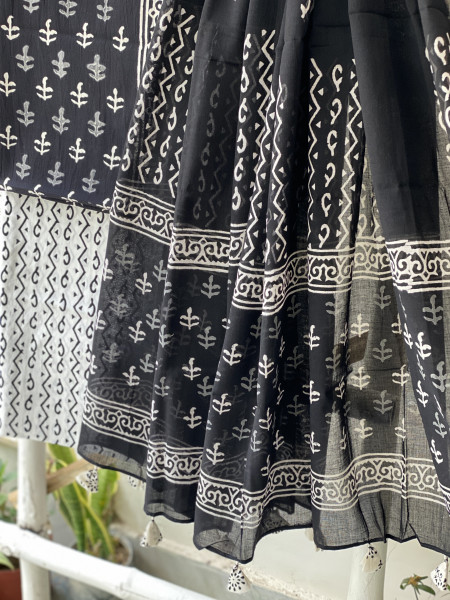 BLACK-WHITE HAND BLOCK PRINT MUL COTTON DUPATTA SET