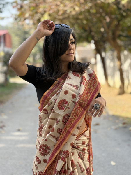 OFF WHITE-RED BLOCK PRINT TUSSAR SILK SARI