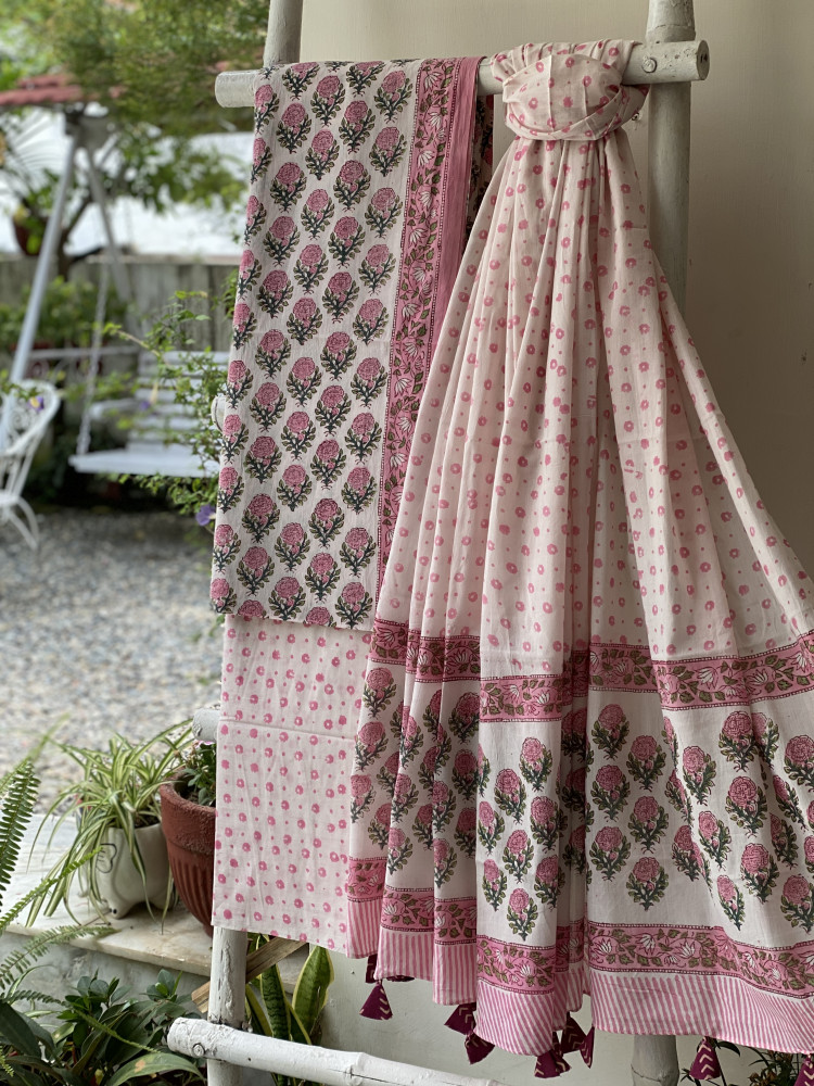 Image of OFF WHITE-PINK HAND BLOCK PRINT MUL COTTON DUPATTA SET