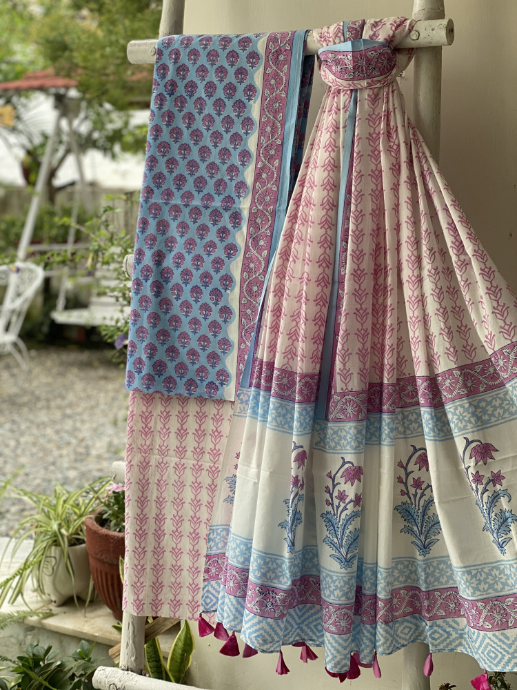 Image of SKY BLUE &amp; OFF WHITE HAND BLOCK PRINT MUL COTTON DUPATTA SET