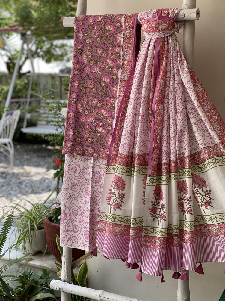 Image of PINK &amp; OFF WHITE HAND BLOCK PRINT MUL COTTON DUPATTA SET
