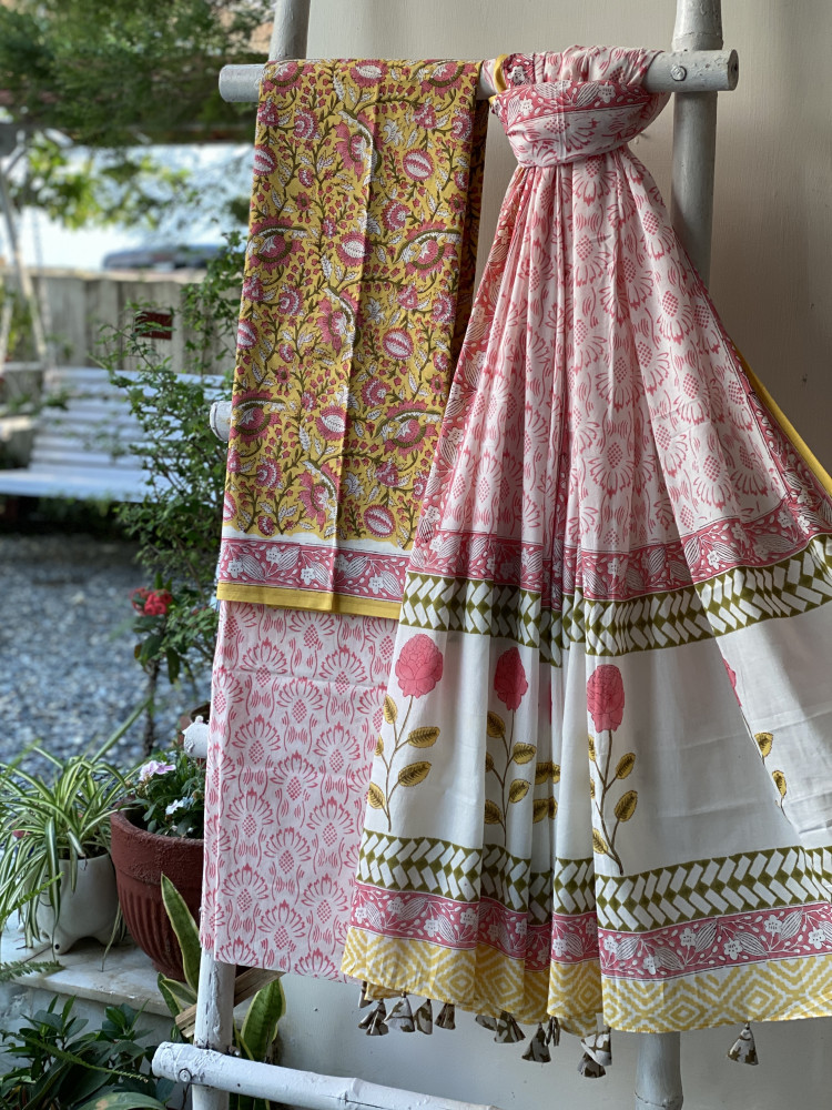 Image of YELLOW &amp; OFF WHITE HAND BLOCK PRINT MUL COTTON DUPATTA SET