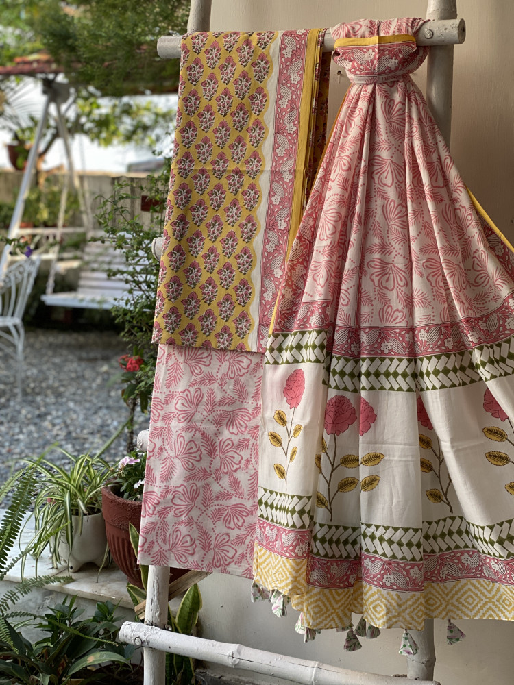 Image of YELLOW &amp; OFF WHITE HAND BLOCK PRINT MUL COTTON DUPATTA SET