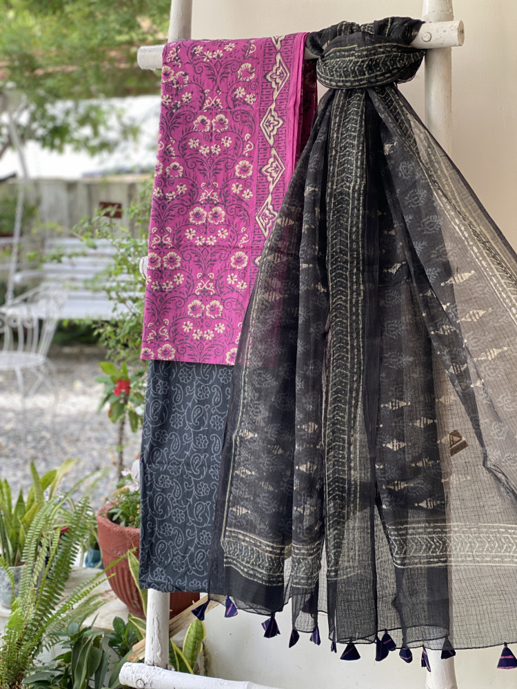 Image of MAGENTA-BLACK COTTON HANDBLOCK PRINT KOTA DUPATTA SET