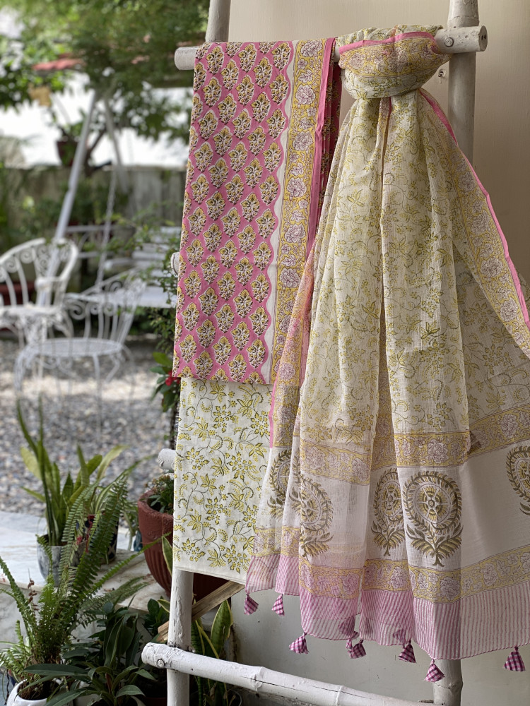 Image of PINK-OFF WHITE COTTON HANDBLOCK PRINT KOTA DUPATTA SET