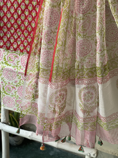 RED-OFF WHITE COTTON HANDBLOCK PRINT KOTA DUPATTA SET