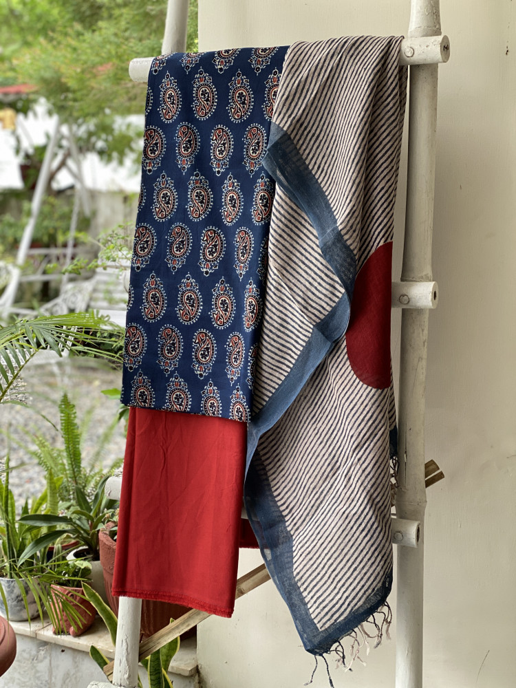 Image of INDIGO &amp; BEIGE BLOCK PRINT LINEN DUPATTA SUIT SET
