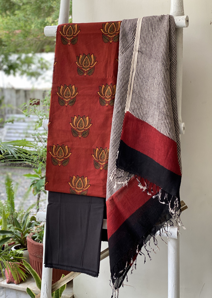 Image of MAROON &amp; BEIGE BLOCK PRINT LINEN DUPATTA SUIT SET