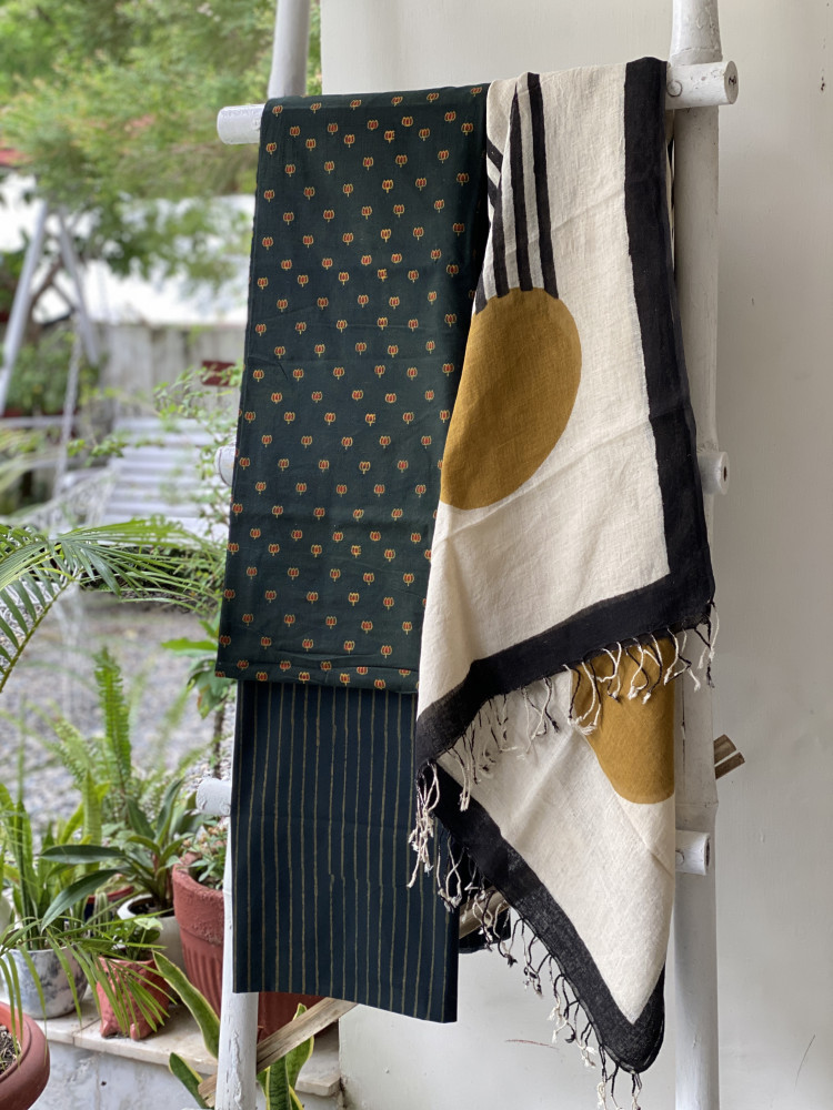 Image of BOTTLE GREEN &amp; BEIGE BLOCK PRINT LINEN DUPATTA SUIT SET