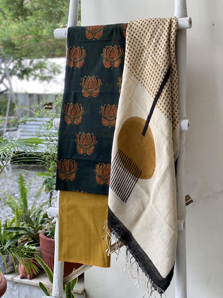 Image of BOTTLE GREEN &amp; BEIGE BLOCK PRINT LINEN DUPATTA SUIT SET