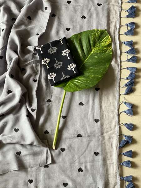 GREY COTTON MULMUL EMBROIDERED SARI