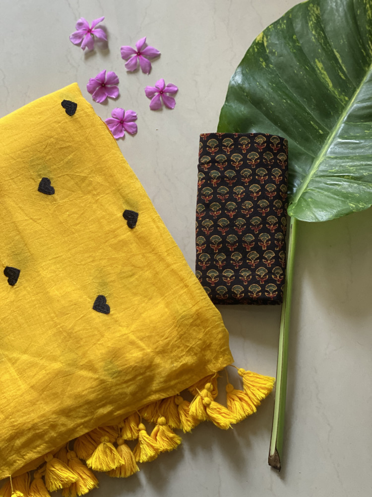 Image of YELLOW COTTON MULMUL EMBROIDERED SARI