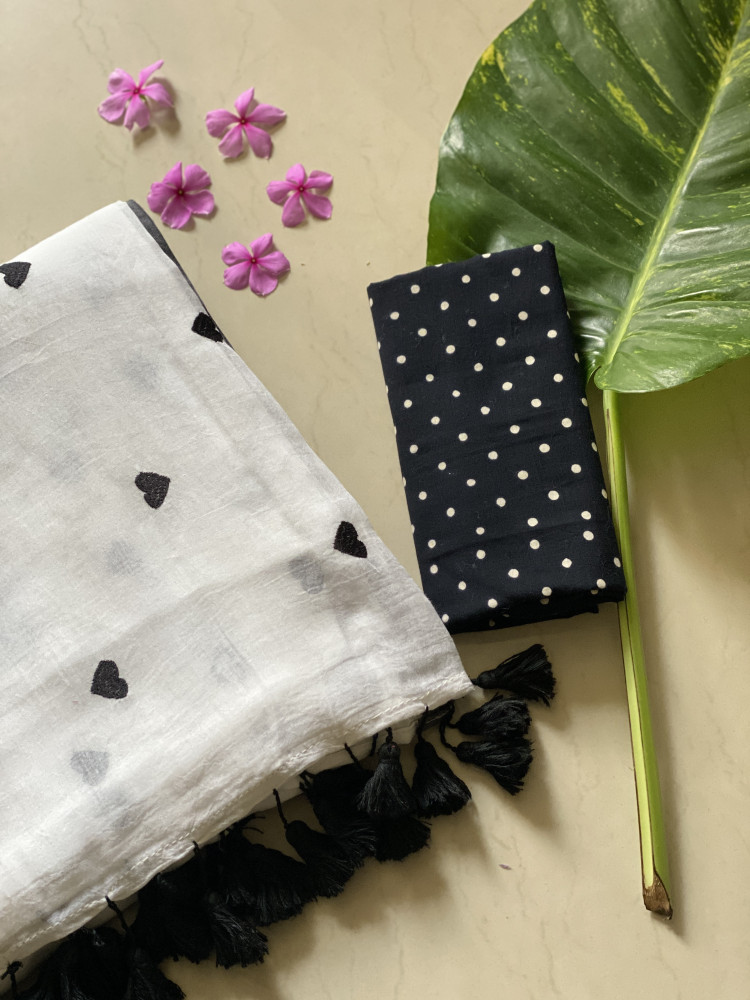 Image of OFF WHITE COTTON MULMUL EMBROIDERED SARI