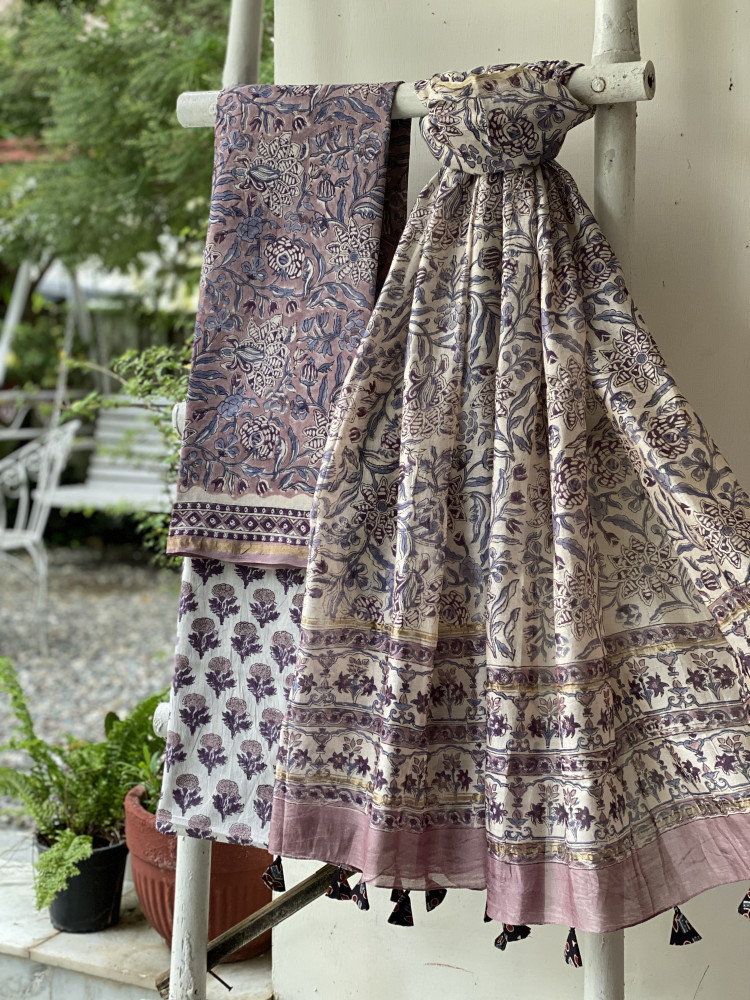 Image of MAUVE-OFF WHITE HAND BLOCK PRINT CHANDERI SILK &amp; COTTON DUPATTA SET