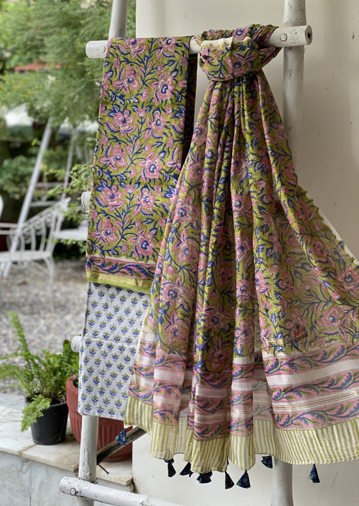 Image of GREEN-OFF WHITE HAND BLOCK PRINT CHANDERI SILK &amp; COTTON DUPATTA SET