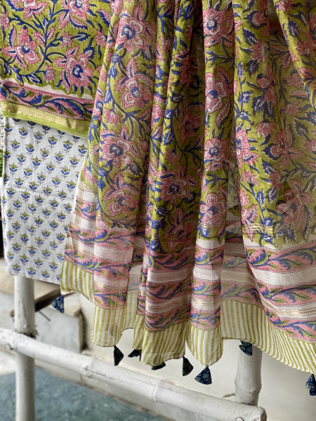 GREEN-OFF WHITE HAND BLOCK PRINT CHANDERI SILK & COTTON DUPATTA SET