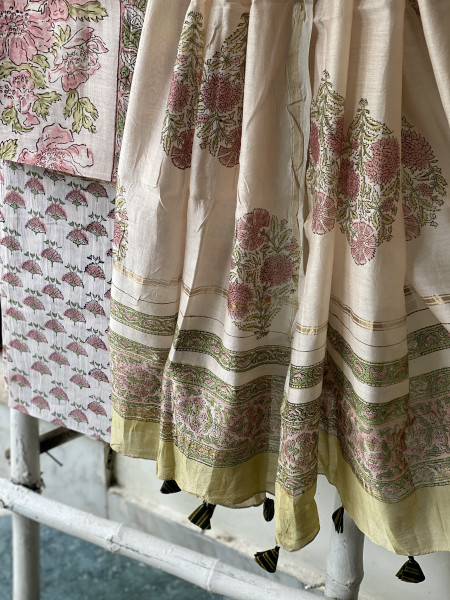 OFF WHITE HAND BLOCK PRINT CHANDERI SILK & COTTON DUPATTA SET