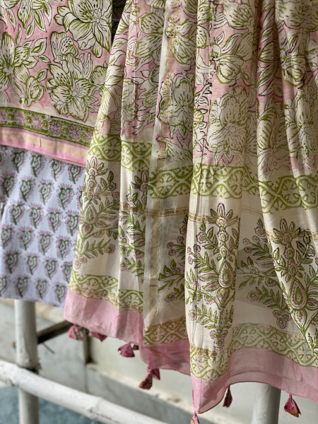 PINK-OFF WHITE HAND BLOCK PRINT CHANDERI SILK & COTTON DUPATTA SET