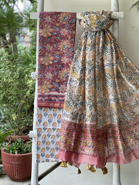 SALMON-OFF WHITE HAND BLOCK PRINT CHANDERI SILK & COTTON DUPATTA SET
